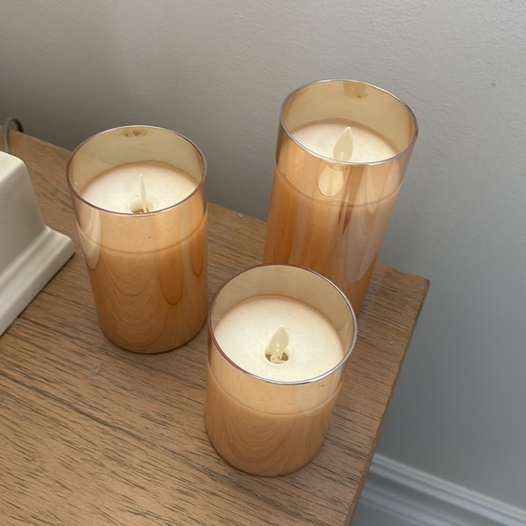 Flameless remote controlled candles (needs new batteries) - Picture 7 of 10